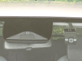 【ホンダセンシング】走行中に前方の車両等を認識し、衝突しそうな時は警報とブレーキで衝突回避と被害軽減をアシスト。より安全にドライブをお楽しみいただけます。