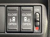 【両側パワースライドドア】スマートキーや運転席のスイッチで後席両側スライドドアの開閉が可能♪電動だから力を入れてドアを開ける必要が無く、小さなお子様でも簡単に開け閉めでき快適です♪