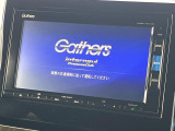 【純正ナビ】人気の純正ナビを装備しております。ナビの使いやすさはもちろん、オーディオ機能も充実!キャンプや旅行はもちろん、通勤や買い物など普段のドライブも楽しくなるはず♪