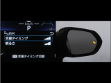隣車線を走る車両をレーダーで検知し、ドアミラーでは確認しにくい後側方エリアに存在する車両に加え、急接近してくる車両も検知します。車両を検知するとドアミラーに搭載されたLEDインジケーターが点灯します。