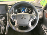 【純正革巻きステアリング】上質な革を使用することで、手にしっかり馴染みとても運転しやすいハンドルです♪