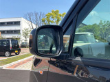 毎日使うドアミラーの状態確認に。鏡面のキズやカバーの擦れ、格納部の具合、装備有無も◎。