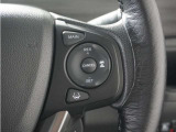 ◆アダプティブクルーズコントロール◆予め設定した車速内でクルマが自動的に加減速。前走車との適切な車間距離を維持しながら追従走行します。【LKAS】車線維持支援システムでステアリング操作を支援。