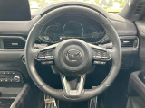 インテリアに合わせたデザインのステアリングは、運転される方のことも考え、運転しやすい形状、大きさです。是非一度、実際に触ってお確かめください。