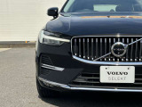 北欧流のラグジュアリーを体現したXC60。伝統的なスカンジナビアン・デザインを継承しながら、躍動感にあふれ優雅な雰囲気を身にまとう、新しい潮流を具現化したスタイリングです。