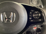 ハンドルにHondaセンシング系のクルーズコントロールやレーンキープアシストなどの操作スイッチが装備されています。ハンドルから手を離さず安全に操作できます。