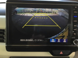 バックモニター付きで、車庫入れやバック時の後方確認をサポート。