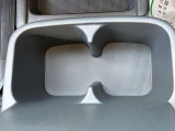 シフトレバーの近くにもドリンクホルダーがございます!