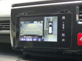 ●マルチビューカメラシステムが装備されています。縦列駐車やバックする際に映像をナビ画面で確認できますので、車庫入れが苦手な方も安心できますね♪♪ 写真をご覧ください。周囲がハッキリ確認できますよ〜