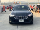 【BMWの伝統】BMWの特徴的な&ldquo;キドニーグリル&rdquo;は、80年以上続く伝統の形でございます。変わらないこだわりのデザインが、プレミアムブランド&ldquo;BMW&rdquo;を創り出します。