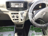 視野移動が少なく、運転に必要な機能をまとめ使いやすさのある運転席まわりです。