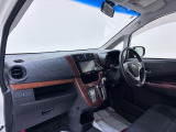 ダイハツのお店では、ダイハツ車を知り尽くしたプロフェッショナルが、専用の診断機器を使って各システムを点検しております。