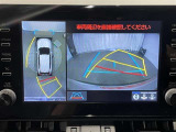 【パノラミックビューモニター】専用のカメラにより、上から見下ろしたような視点で360度車の周囲を確認することができます。