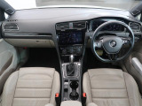 シンプルなデザインと一目でわかるスイッチの配置はPeoples Car=みんなの車という考えの現れです。各スイッチにはバックライトもついており、夜間でも安全に操作して頂けます。