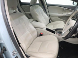 VOLVOのシートは人間工学に基づいた設計となっており、長時間の運転でも疲れにくいと定評があります。
