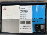 スマートキーは鍵をバッグに入れたままでもドアロックの開閉やエンジンのON・OFFができます。夜間や雨の日も鍵を探さなくて良いので便利です。