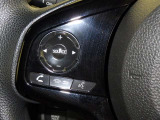 ステアリングスイッチ装備!運転しながら手元でオーディオの操作などができます。
