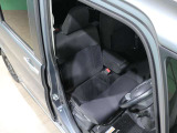 程よい硬さとホールド性が高いシートで長時間運転も快適です。
