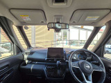 運転席周りの視界もよくハンドルも軽い取り回しなのですごく運転がしやすい車です。
