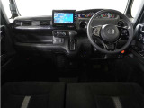 ◆視界広々で非常に運転しやすくロングドライブでも疲れを感じさせないすっきりとまとまったインパネ周りです。