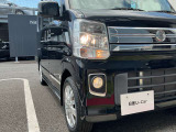 キセノンは、本当に明るくて安全です。暗い夜道からお客様を守ってくれます。運転しやすいですし、自慢にもなるかも?黄色いハロゲンライトと見比べてください。