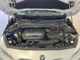 BMW 1.5L 直列3気筒ツインパワーターボ ガソリンエンジン :バルブトロニック(無段階可変バルブリフト)、ダイレクトインジェクションシステム、ダブルVANOS(吸排気無段階可変バルブタイミング)