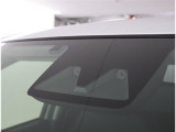 サポカーSとは、衝突被害軽減ブレーキに加えて、高齢者に多いと言われている踏み間違い事故防止をサポートする機能です。詳しくは販売店スタッフまでおたずねください。