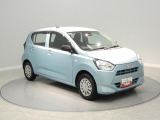 【右前方】親しみやすいフロントマスク。安全運転をサポートするスマートアシストIIIを搭載しており、日々の通勤や通学を支えてくれます。