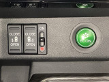 リアドアは乗り降りに便利な両側電動スライドドアです。また運転席に座っていながらスイッチ操作で自在にスライドドアを開け閉めできます。