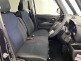 【運転席シート】ゆったりと広々した空間です。ストレスなく運転ができますよ!