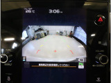 後方の映像を車内の11.6インチディスプレイに表示。 ステアリング操作に連動して動くガイドラインが、駐車や車庫入れをよりスムーズにサポート。狭いスペースでも安心して操作できる頼れる機能です。
