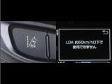 レーンディパーチャーアラートとは車線、又は走路からの逸脱の可能性をブザーにて警告します。