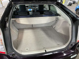 トランク収納スペースをご確認ください。荷物の積み下ろしがしやすい広さを確保しており、日常使いからレジャーまで幅広く活用できます。
