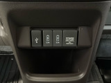USBジャック付きですので、音楽再生や携帯の充電も対応可能!ロングドライブでも電池残量安心ですね!