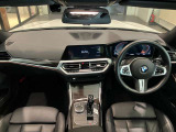 BMWの操作パネルは使いやすさを追求し日常生活で必要なボタン&スイッチを使えるようにした構造となっております。購入時から沢山触って体感してください。