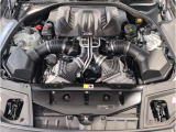 【BMWエンジン】革新的なガソリン・エンジン・テクノロジーによる高性能かつ高効率。レスポンスの良いパワーを発揮。常にスムーズな吸気を実現しアクセル開度にダイレクトに反応しドライビングを楽しく演出。