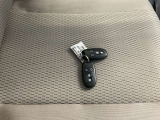 インテリジェントキー 持っていればドアノブのボタンを押せば施錠や施錠を解除 エンジンスタートボタンを押せばエンジンスタートといちいちポケット(鞄からキーを出さなくても良いんです)
