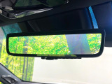 【デジタルインナーミラー】後席の大きな荷物や同乗者で後方が確認しづらい時でも安心!カメラが撮影した車両後方の映像をルームミラー内に表示。クリアな視界で状況の確認が可能です!
