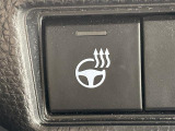 【ステアリングヒーター】冬場の寒い日に手がかじかみながら運転するのはツライですよね。でも、これがあれば安心です!ハンドルのグリップ部がじわっと暖かくなって心までポカポカします。