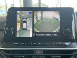 『アラウンドビューモニター』は、空から見下ろすような視点で、スムースな駐車と安全確認をサポートします。