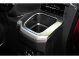 運転席の格納式カップフォルダーです。
