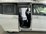 両側パワースライドドア付きだから、狭い駐車スペースなどでの 乗り降りラクラク!小さなお子さまのいるご家庭には嬉しい装備。