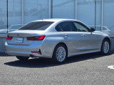 この度は弊社認定中古車をご覧いただき誠にありがとうございます。弊社はBMW 正規ディーラーですので遠方のお客様も安心してご購入下さい。ご不明な点がございましたらお気軽にお申し付けください。