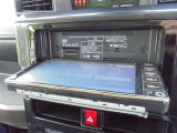 ☆CD,SDカードは画面裏側に挿入口があります♪