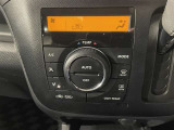【オートエアコン】一度お好みの温度に設定すれば、車内の温度を検知し風量や温度を自動で調整してくれます。