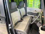 運転席まわりには十分なスペースがあり、大柄な方でもゆったり運転していただける環境です。