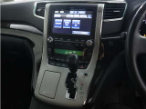 【HDDナビ】8インチHDDナビ+電動開閉後席モニターほか5.1chサウンドシステムと、車内18個のスピーカー、フルセグTV、ブルートゥース機能など多彩な機能が満載です!