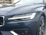 北欧流のラグジュアリーを体現したV60。伝統的なスカンジナビアン・デザインを継承しながら、躍動感にあふれ優雅な雰囲気を身にまとう、新しい潮流を具現化したスタイリングです。