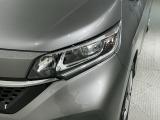 LEDヘッドライトは、点灯の瞬間から最大光量を発揮し、突然暗くなるトンネルなどでの安定感を高めます。
