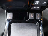 運転席助手席にはシートヒーターが付いてます。寒い冬でも嬉しい装備です。
